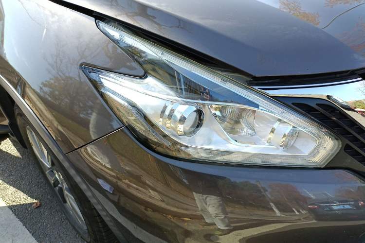 Used Nissan Murano 2015 2.5L XE Two-Wheel-Drive Elite Edition Right Front Headlight