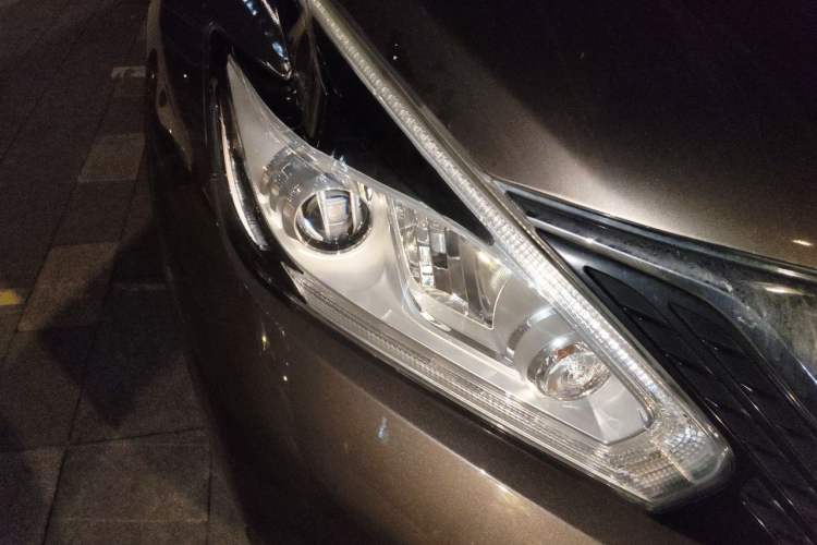 Used Nissan Murano 2015 2.5L XL Two-Wheel Drive Smart Edition Right Front Headlight