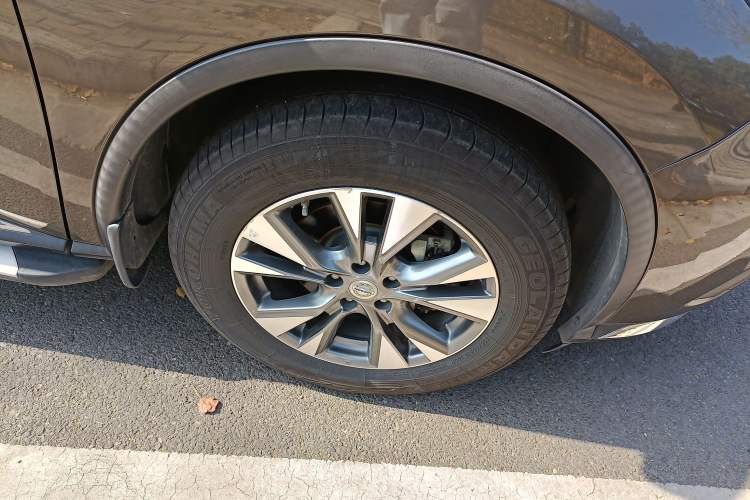Used Nissan Murano 2015 2.5L XE Two-Wheel-Drive Elite Edition Right Front Wheel Hub
