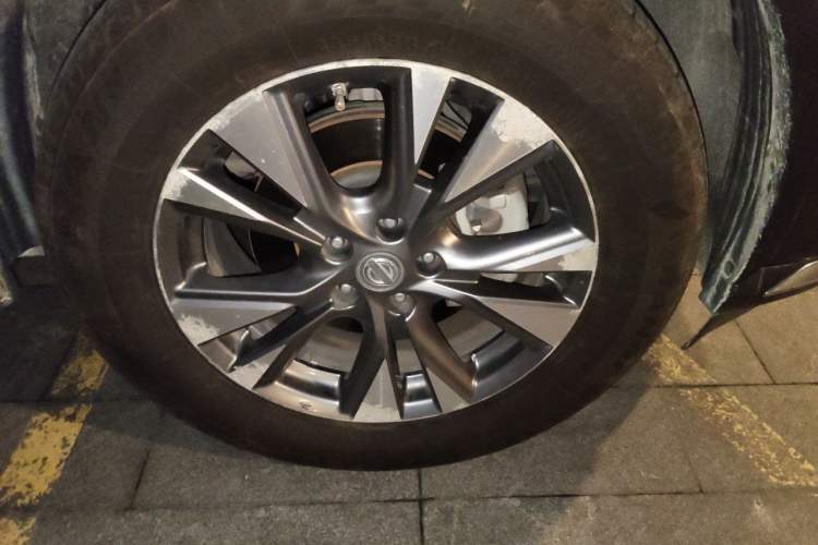 Used Nissan Murano 2015 2.5L XL Two-Wheel Drive Smart Edition Right Front Wheel Hub