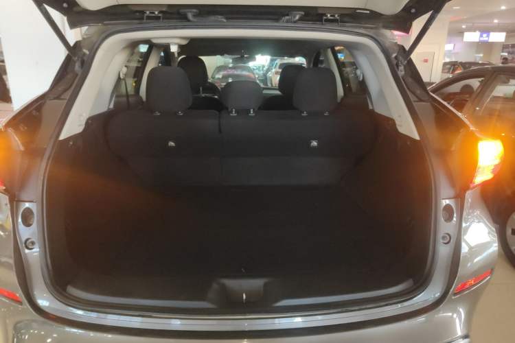 Used Nissan Murano 2015 2.5L XE Two-Wheel-Drive Elite Edition Trunk