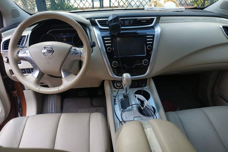 Used Nissan Murano 2016 2.5 S/C HEV XL Four-Wheel Drive Hybrid Prestige Edition Center Console