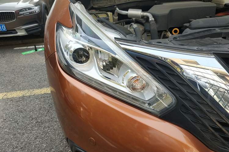 Used Nissan Murano 2016 2.5 S/C HEV XL Four-Wheel Drive Hybrid Prestige Edition Right Front Headlight