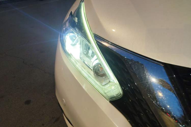 Used Nissan Murano 2016 2.5 S/C HEV XL Four-Wheel Drive Hybrid Prestige Edition Right Front Headlight