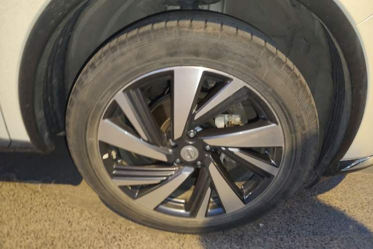 Used Nissan Murano 2016 2.5 S/C HEV XL Four-Wheel Drive Hybrid Prestige Edition Right Front Wheel Hub