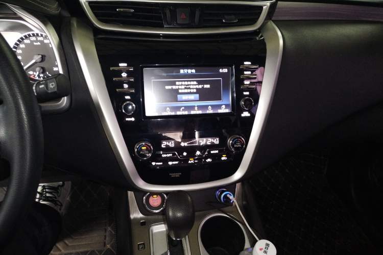 Used Nissan Murano 2017 2.5L XE Two-Wheel Drive Elite Edition Audio And AC Panel