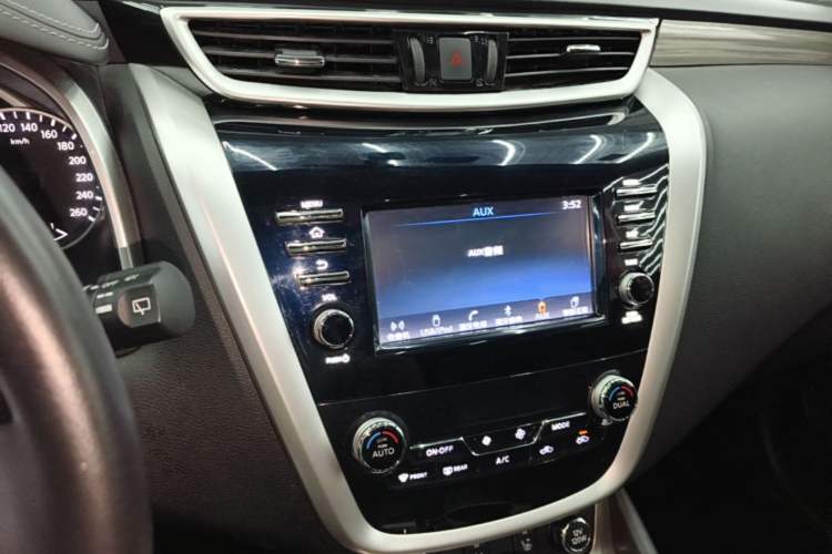 Used Nissan Murano 2017 2.5L XL Two-Wheel Drive Smart Edition Audio And AC Panel