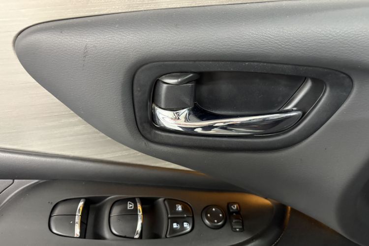 Used Nissan Murano 2017 2.5L XL Two-Wheel Drive Smart Edition Interior 6