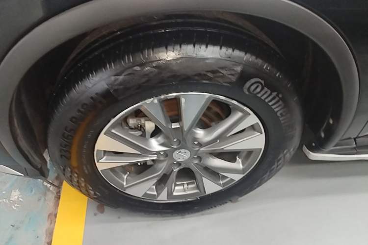 Used Nissan Murano 2017 2.5L XL Two-Wheel Drive Smart Edition Left Front Wheel Hub