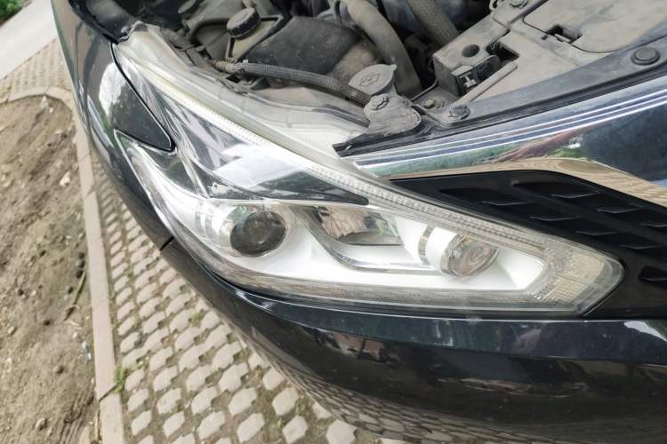 Used Nissan Murano 2017 2.5L XL Two-Wheel Drive Smart Edition Right Front Headlight
