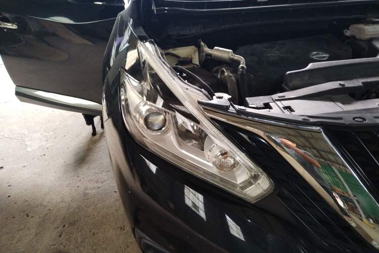 Used Nissan Murano 2017 2.5L XE Two-Wheel Drive Elite Edition Right Front Headlight