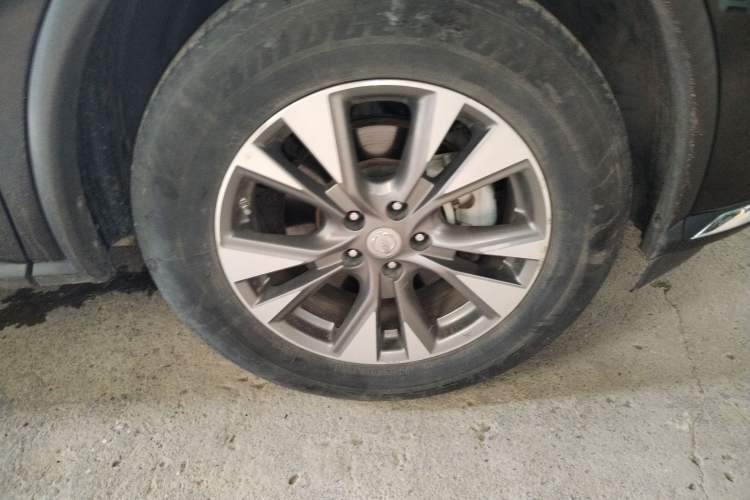 Used Nissan Murano 2017 2.5L XE Two-Wheel Drive Elite Edition Right Front Wheel Hub