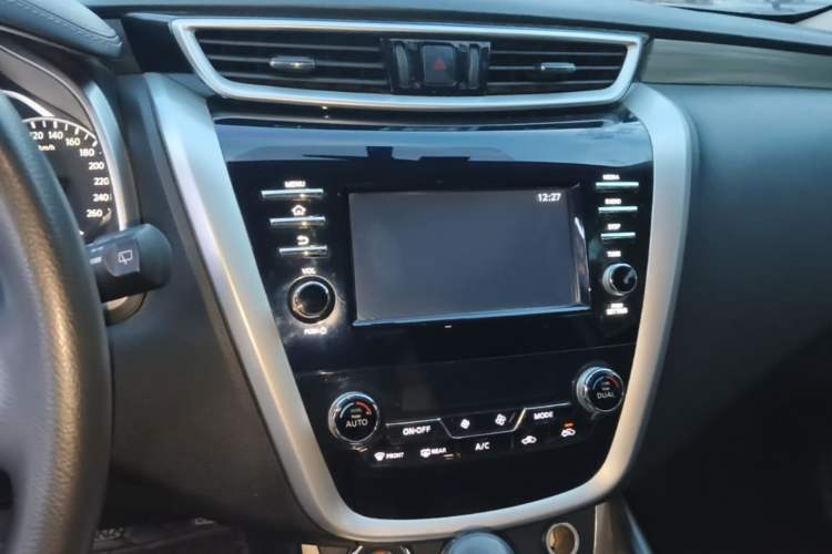 Used Nissan Murano 2017 2.5L XE Two-Wheel Drive Elite Edition Audio And AC Panel