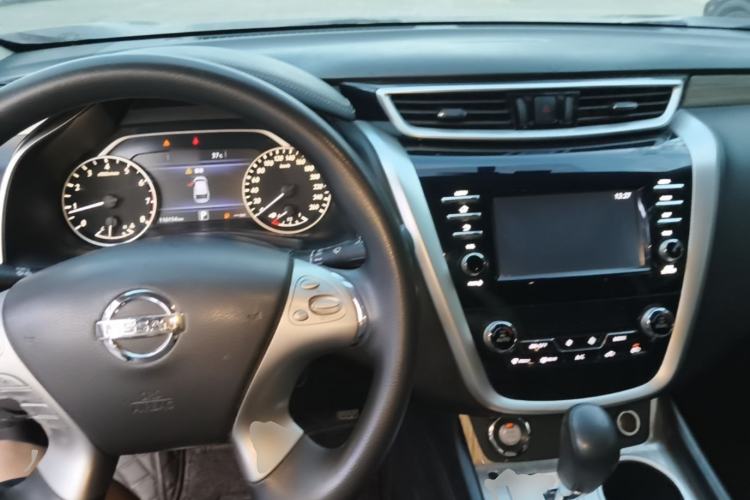 Used Nissan Murano 2017 2.5L XE Two-Wheel Drive Elite Edition Center Console