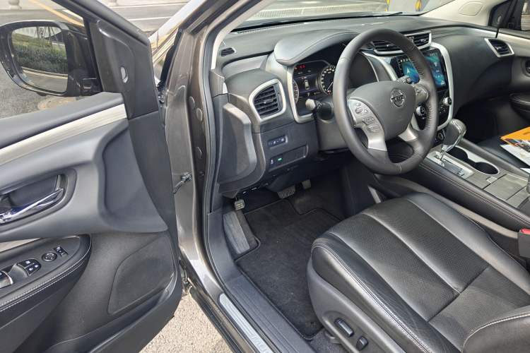 Used Nissan Murano 2017 2.5L XL Two-Wheel Drive Smart Edition Interior 3