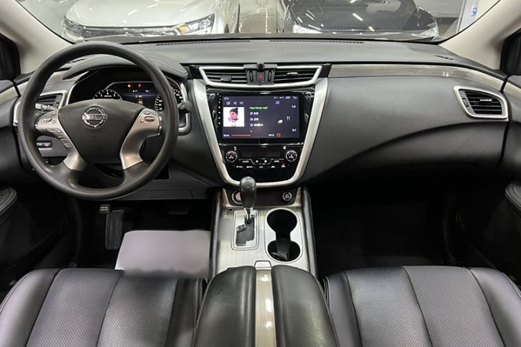 Used Nissan Murano 2017 2.5L XE Two-Wheel Drive Elite Edition Interior 3