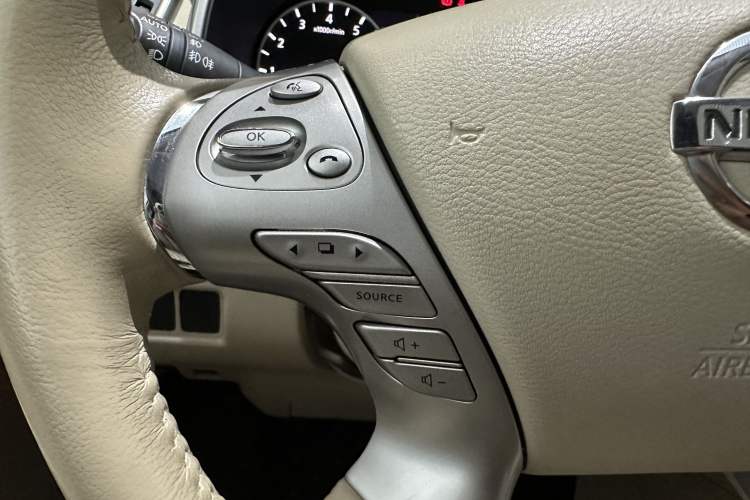 Used Nissan Murano 2017 2.5L XL Two-Wheel Drive Smart Edition Interior 5