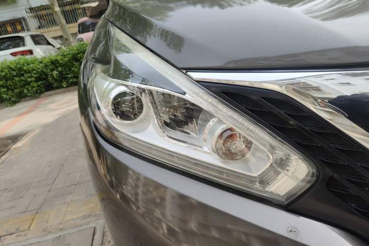 Used Nissan Murano 2017 2.5L XL Two-Wheel Drive Smart Edition Right Front Headlight