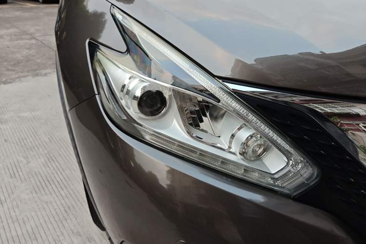 Used Nissan Murano 2017 2.5L XL Two-Wheel Drive Smart Edition Right Front Headlight