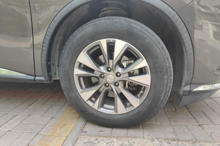 Used Nissan Murano 2017 2.5L XL Two-Wheel Drive Smart Edition Right Front Wheel Hub