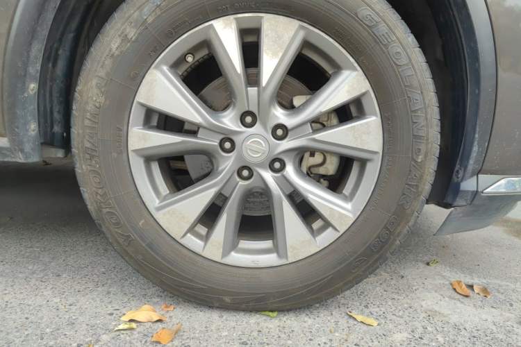 Used Nissan Murano 2017 2.5L XE Two-Wheel Drive Elite Edition Right Front Wheel Hub