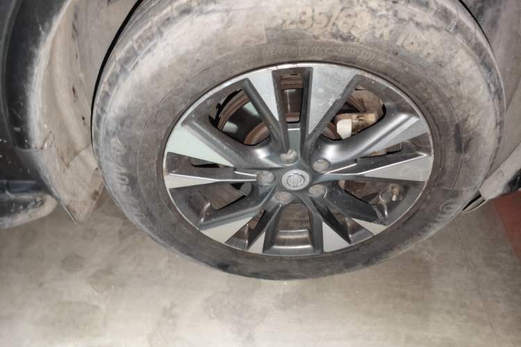 Used Nissan Murano 2017 2.5L XL Two-Wheel Drive Smart Edition Right Front Wheel Hub