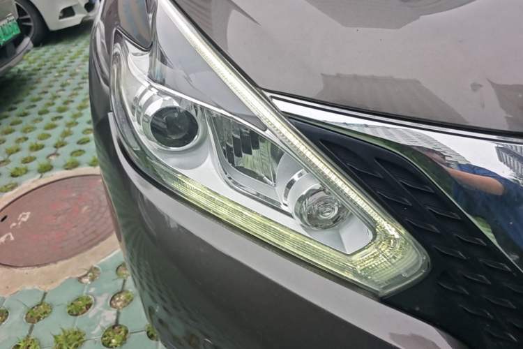Used Nissan Murano 2017 2.5L XL Two-Wheel Drive Smart Edition Right Front Headlight
