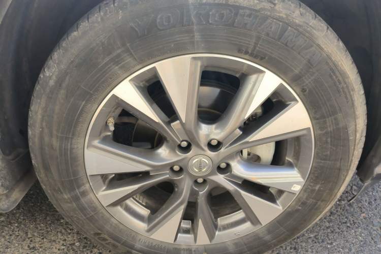 Used Nissan Murano 2017 2.5L XL Two-Wheel Drive Smart Edition Right Front Wheel Hub