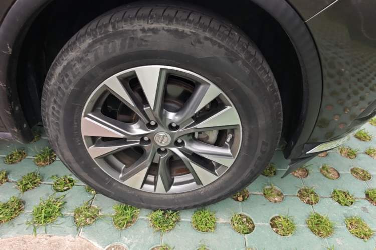 Used Nissan Murano 2017 2.5L XL Two-Wheel Drive Smart Edition Right Front Wheel Hub