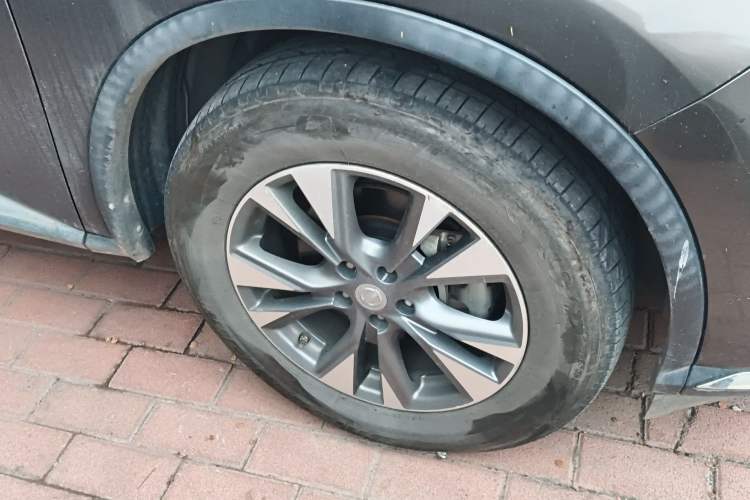 Used Nissan Murano 2017 2.5L XL Two-Wheel Drive Smart Edition Right Front Wheel Hub