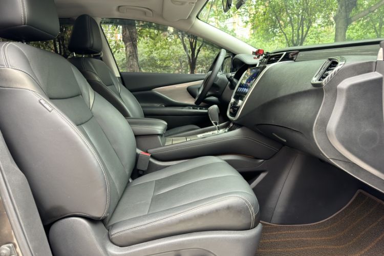 Used Nissan Murano 2017 2.5L XL Two-Wheel Drive Smart Edition Interior 9