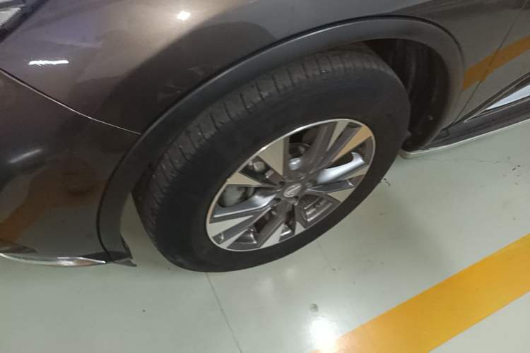 Used Nissan Murano 2017 2.5L XL Two-Wheel Drive Smart Edition Left Front Wheel Hub