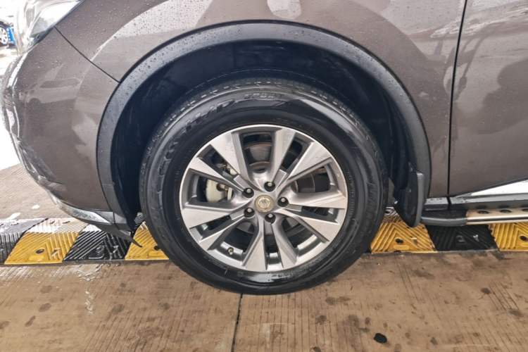Used Nissan Murano 2017 2.5L XL Two-Wheel Drive Smart Edition Left Front Wheel Hub