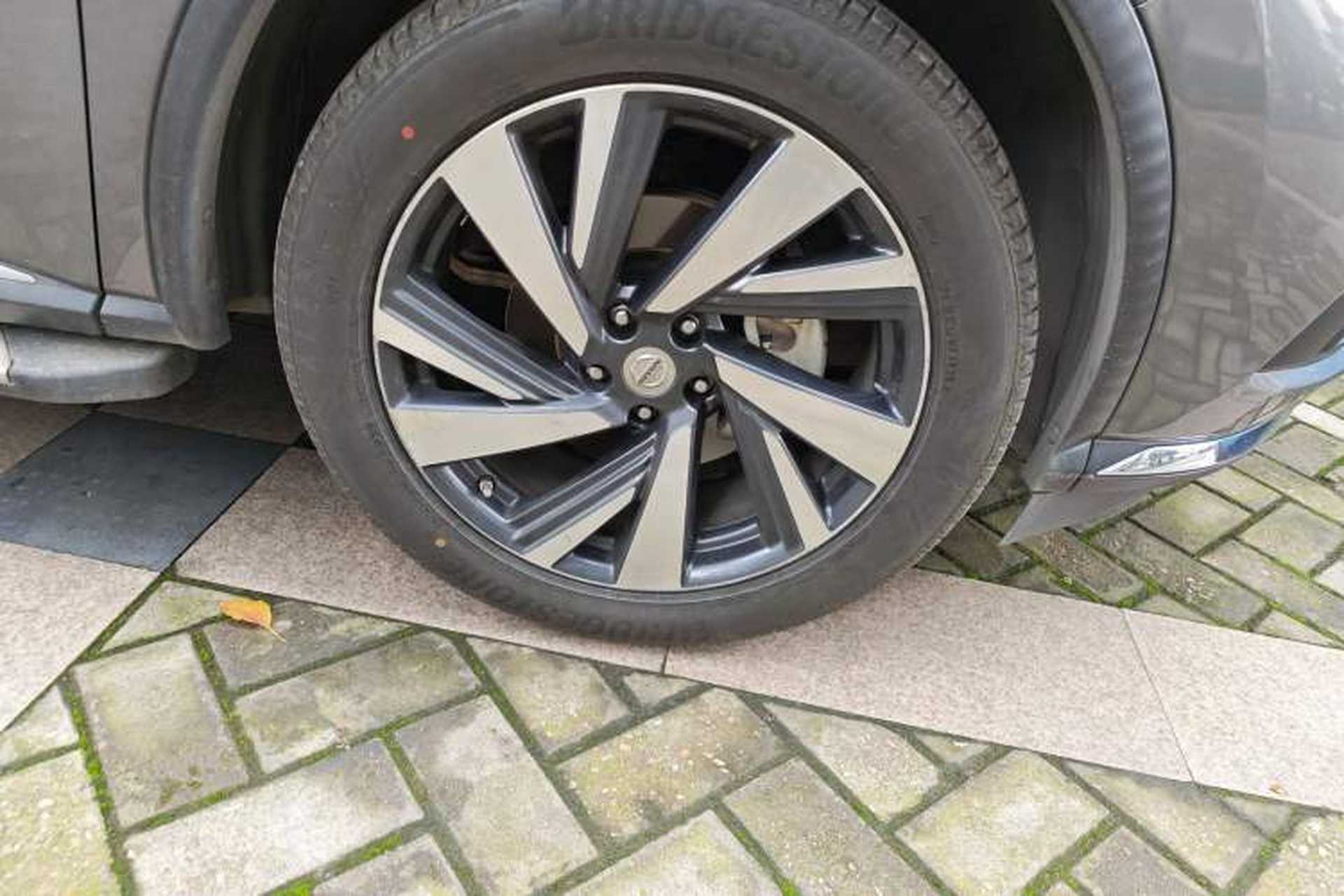 Used Nissan Murano 2017 2.5 S/C HEV XL Four-Wheel Drive Hybrid Prestige Edition Right Front Wheel Hub