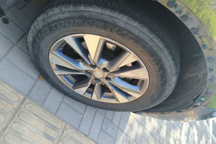Used Nissan Murano 2017 2.5L XL Two-Wheel Drive Smart Edition Right Front Wheel Hub