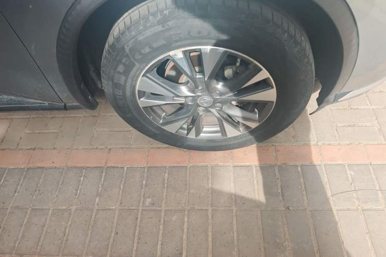 Used Nissan Murano 2017 2.5L XL Two-Wheel Drive Smart Edition Right Front Wheel Hub
