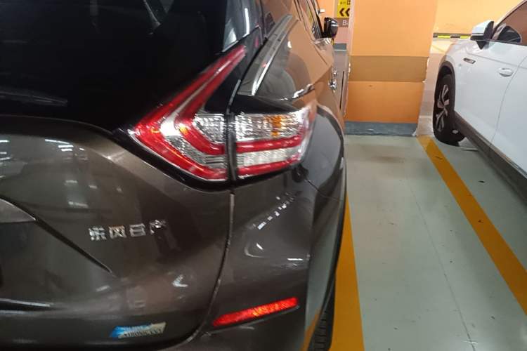 Used Nissan Murano 2017 2.5L XL Two-Wheel Drive Smart Edition Right Rear Taillight