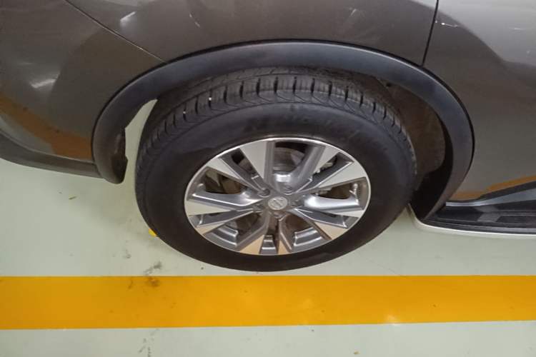 Used Nissan Murano 2017 2.5L XL Two-Wheel Drive Smart Edition Right Rear Wheel Hub