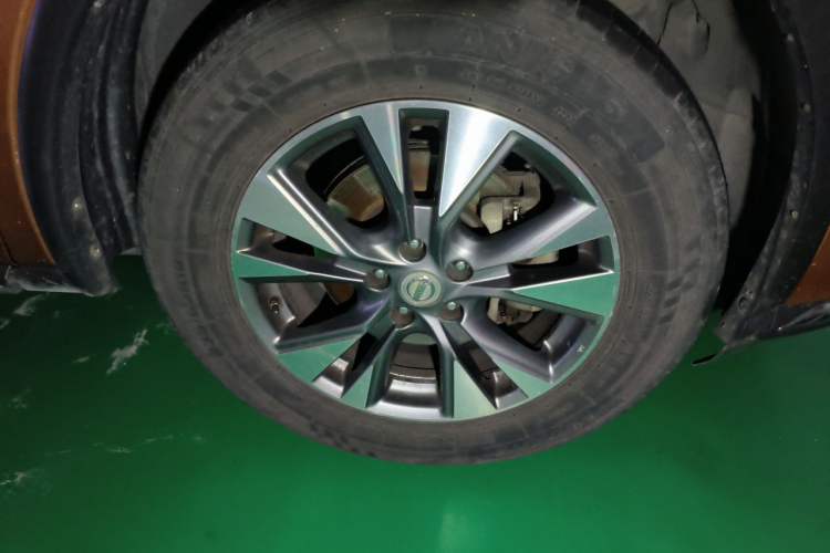 Used Nissan Murano 2017 2.5L XE Two-Wheel Drive Elite Edition Right Front Wheel Hub