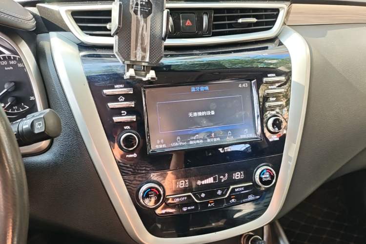 Used Nissan Murano 2017 2.5L XE Two-Wheel Drive Elite Edition Audio And AC Panel