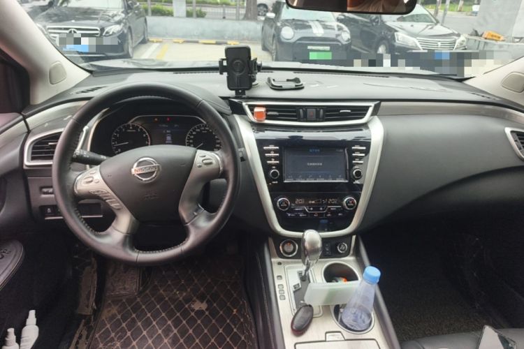 Used Nissan Murano 2017 2.5L XL Two-Wheel Drive Smart Edition Center Console