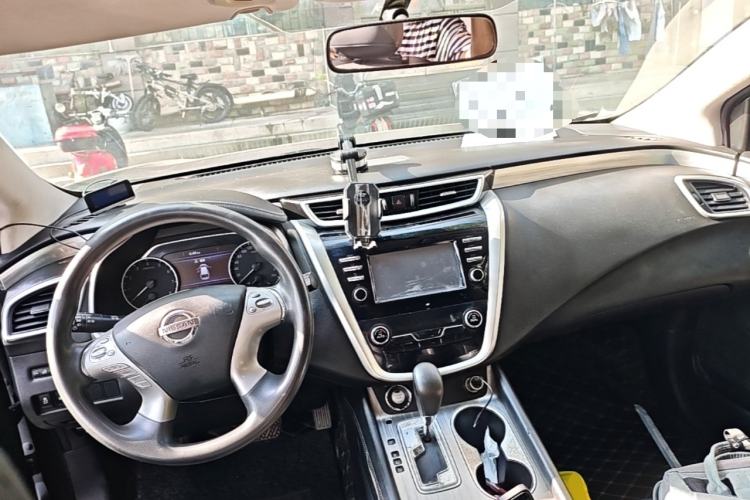 Used Nissan Murano 2017 2.5L XE Two-Wheel Drive Elite Edition Center Console