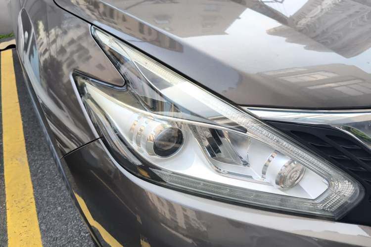 Used Nissan Murano 2017 2.5L XL Two-Wheel Drive Smart Edition Right Front Headlight