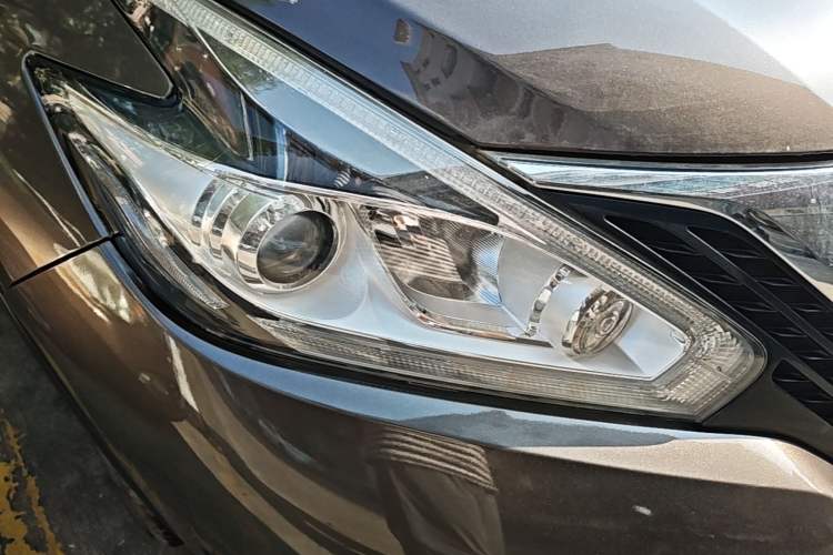 Used Nissan Murano 2017 2.5L XE Two-Wheel Drive Elite Edition Right Front Headlight