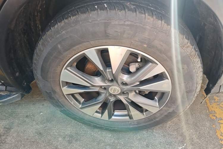 Used Nissan Murano 2017 2.5L XE Two-Wheel Drive Elite Edition Right Front Wheel Hub