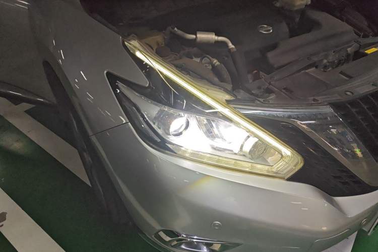 Used Nissan Murano 2017 2.5L XL Two-Wheel Drive Smart Edition Right Front Headlight