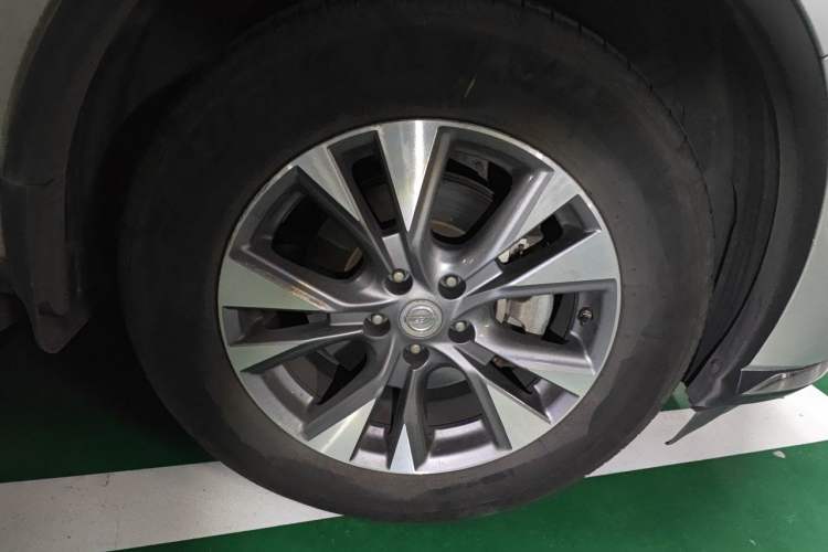 Used Nissan Murano 2017 2.5L XL Two-Wheel Drive Smart Edition Right Front Wheel Hub