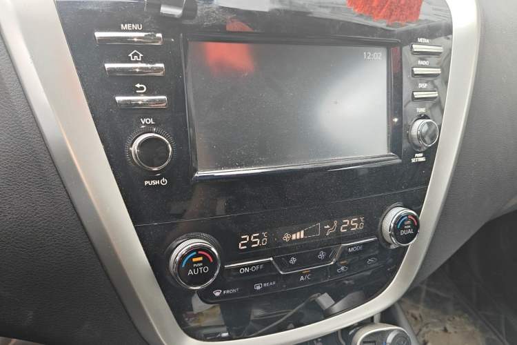 Used Nissan Murano 2017 2.5L XL Two-Wheel Drive Smart Edition Audio And AC Panel
