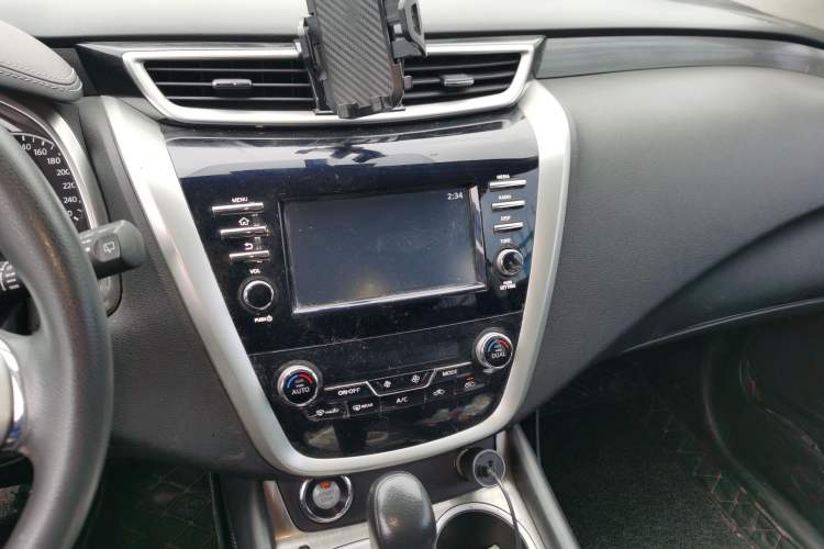 Used Nissan Murano 2017 2.5L XE Two-Wheel Drive Elite Edition Audio And AC Panel