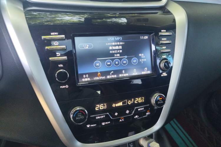 Used Nissan Murano 2017 2.5 S/C HEV XE Four-Wheel Drive Hybrid Luxury Edition Audio And AC Panel